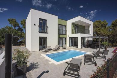 Moderne Villa mit privatem Pool, Sonnenterrasse nur 2 km vom Strand