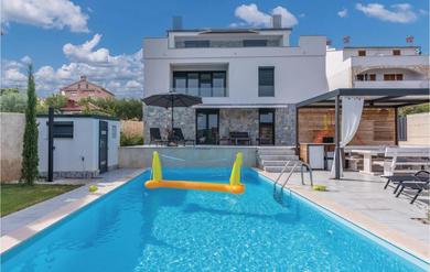 Amazing Home In Kornic With 5 Bedrooms, Outdoor Swimming Pool And Swimming Pool