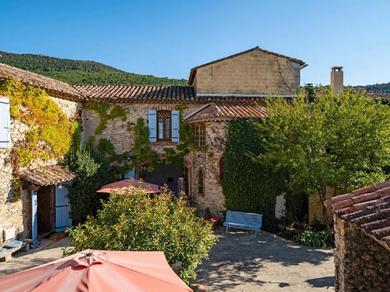 Дом отдыха Comfortable cottage in an exceptional country house, Gigondas
