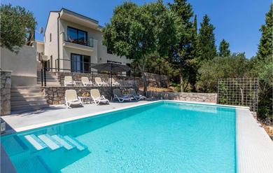 Holiday home Beautiful home in Kremena with Outdoor swimming pool, WiFi and 4 Bedrooms