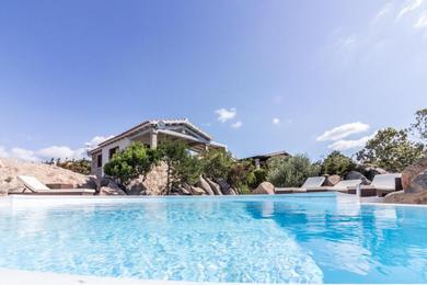 Villa 4 bedrooms villa with sea view private pool and enclosed garden at Cala Ginepro 5 km away from the beach