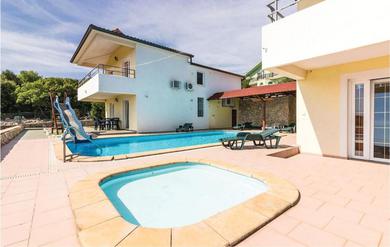 Apartments Amazing apartment in Labin with 2 Bedrooms, WiFi and Outdoor swimming pool