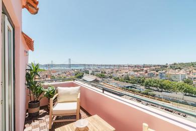 Апартаменты Casa Boma Lisboa - Unique Apartment With Private Balcony And Panoramic Bridge View - Alcantara IV