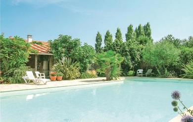 Holiday home Awesome Home In La Jonchere With 3 Bedrooms, Outdoor Swimming Pool And Heated Swimming Pool