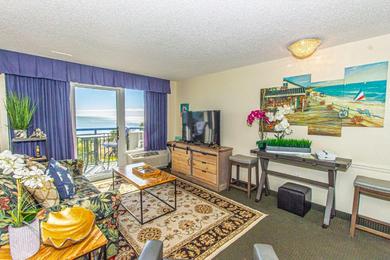 Апартаменты Beautifully Decorated Boardwalk Resort Unit 236 Direct Oceanfront Sleeps 8