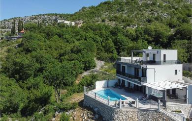 Дом отдыха Nice home in Blato Na Cetini with Sauna, Heated swimming pool and 3 Bedrooms