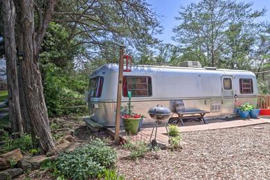Apartments Mtn-View Vintage Airstream with Shared Fire Pit