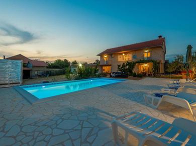Beautiful Holiday Home in Lisicic with Swimming Pool