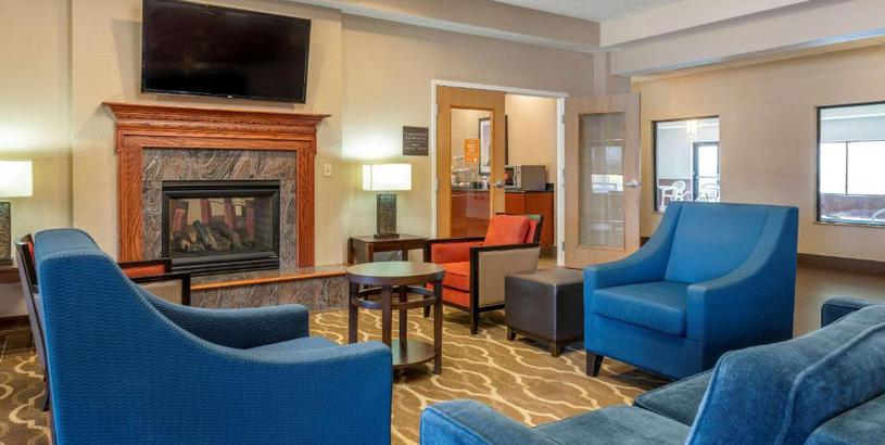 Hotel Comfort Suites Merrillville near US 30