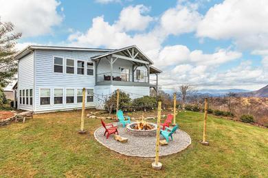 Дом отдыха Smoky Mountain Home with Porch, Fire Pit and Hot Tub!