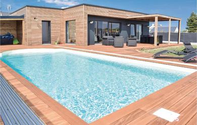 Holiday home Stunning Home In Crances With 3 Bedrooms, Private Swimming Pool And Heated Swimming Pool