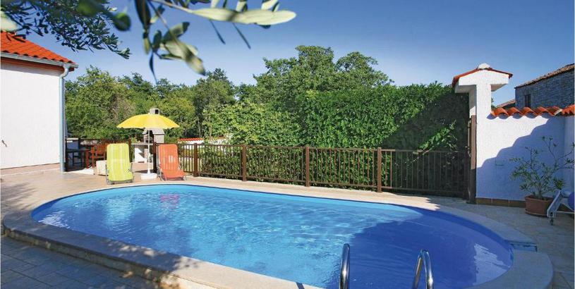 Holiday home Amazing home in Peruski with Outdoor swimming pool, WiFi and 2 Bedrooms