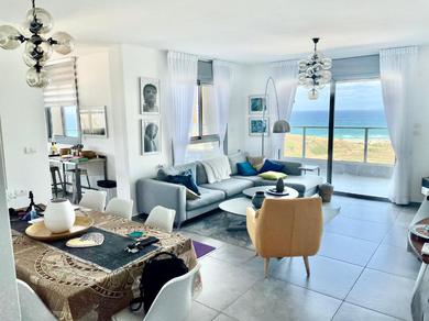 Apartments Amazing sea View, steps to beach, near Tel-aviv