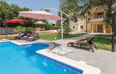 Holiday home Stunning home in Tupljak with 6 Bedrooms, WiFi and Outdoor swimming pool