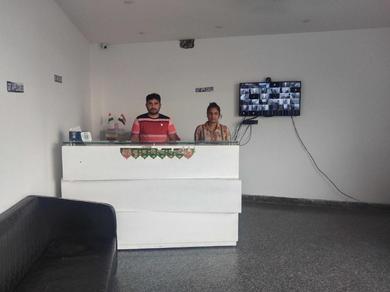 Hotel OYO Hotel Premium Snapper Near Dashrath Puri Metro Station