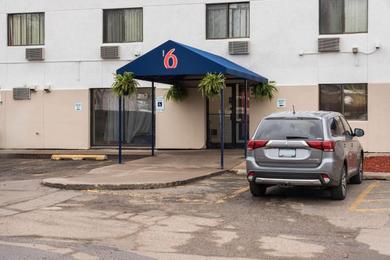 Hotel Motel 6-Saint Paul, MN - I-94