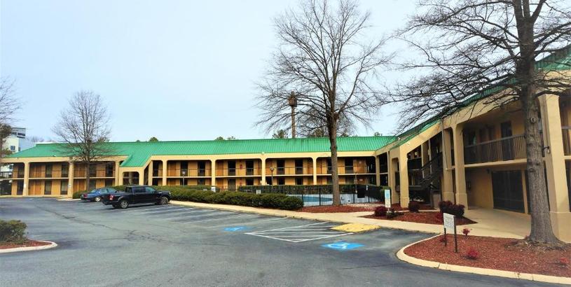 Motel Howard Johnson by Wyndham Greensboro Near the Coliseum