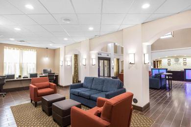Отель Comfort Inn & Suites Allen Park/Dearborn