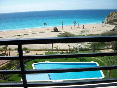 Apartments Apartamento Playa Paraiso, en 1ª línea de playa, , comodo y recien reformado, soleado, con jardines, piscina, zona deportiva y la playa enfrente andando