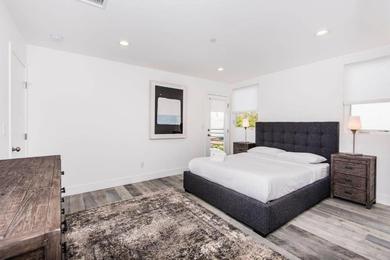 Апартаменты Stay Gia Chic Modern 3BR Townhome At Miracle Mile B