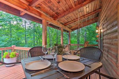 Holiday home Chic Creekside Cabin, 25 Miles to Asheville