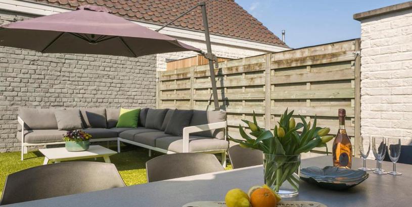 Holiday home Charming summer-house with sunny garden only 5 minutes from Duinbergen-beach