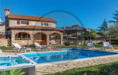 Holiday home Awesome Home In Porec With 2 Bedrooms, Wifi And Outdoor Swimming Pool