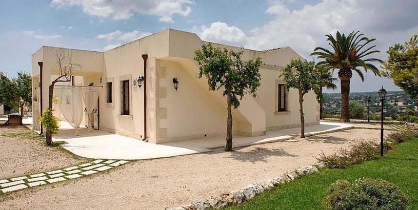 Villa Ancient countryside residence with pool in the heart of the Baroque Sicily
