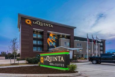 Отель La Quinta Inn and Suites by Wyndham Houston Spring South