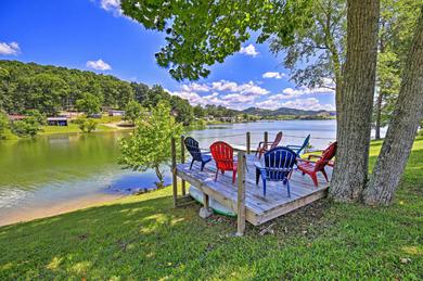 Дом отдыха Waterside Cherokee Lake Home with Private Dock!