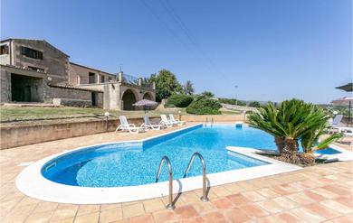 Дом отдыха Stunning Home In Ragusa With 5 Bedrooms, Private Swimming Pool And Outdoor Swimming Pool