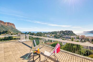 Apartments Stunning flat with terrace & pool 7 min from the beach in Cassis - Welkeys