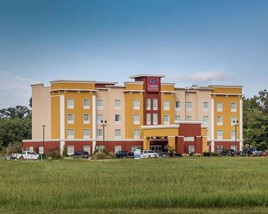 Hotel Comfort Suites near Tanger Outlet Mall