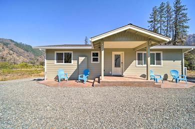 Holiday home River Acres Retreat with Grill and River Access!