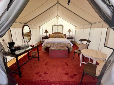 Люкс-шатер Cosmo Glamping Tent at Zenzen Gardens