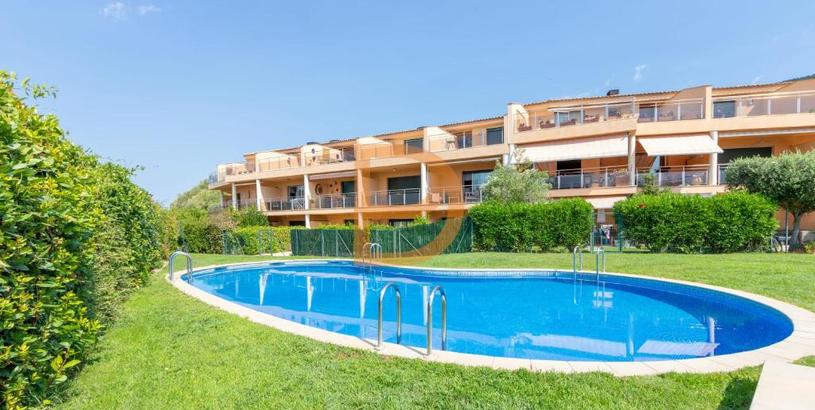 Apartments Beautiful apartment for 6 people with pool, parking and wifi - 10 minutes from the beach