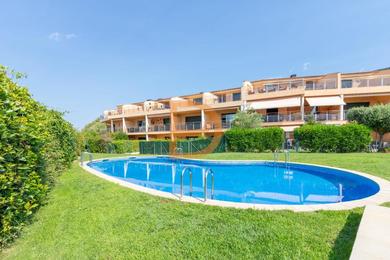 Apartments Beautiful apartment for 6 people with pool, parking and wifi - 10 minutes from the beach