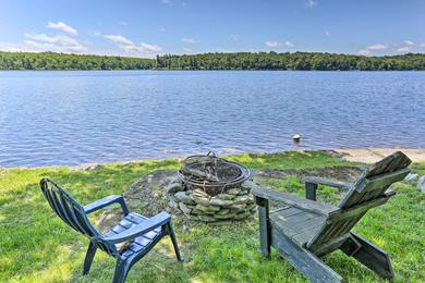Дом отдыха Rock Hill Home with Fire Pit on Wanaksink Lake!