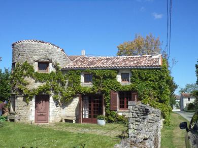 Traditional Charentais cottage near Royan