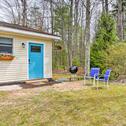 Apartments Cozy Suttons Bay Studio with Fire Pit-Walk to Beach!