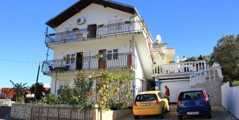 Apartments Apartments with a parking space Mastrinka, Ciovo - 9428