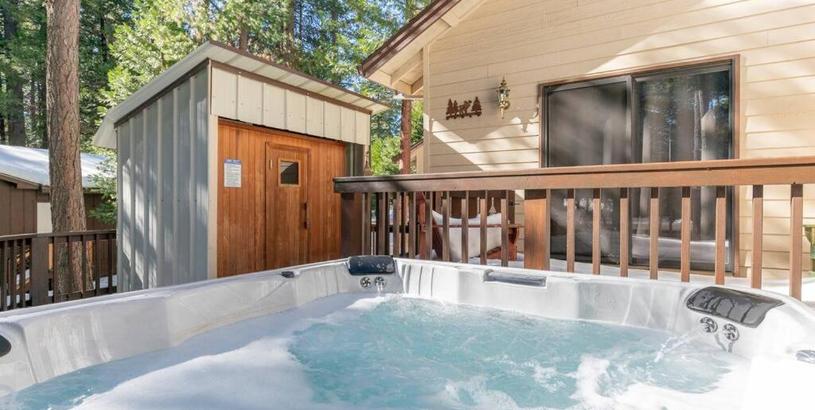 Отель Luxury Cabin: Hot Tub, Sauna, Pool and Sleeps 10