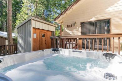 Отель Luxury Cabin: Hot Tub, Sauna, Pool and Sleeps 10