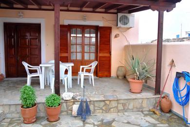 Holiday home House with nice yard in downtown Aegina