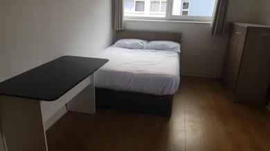 Apartments En-suite room in a 2 bedroom apartment with gym, concierge and parking