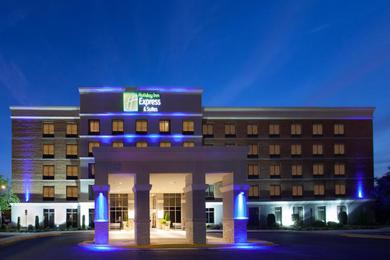 Отель Holiday Inn Express & Suites Laurel Lakes, an IHG Hotel