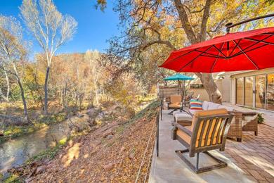 Дом отдыха Beautiful Cabin with Deck on East Verde River!