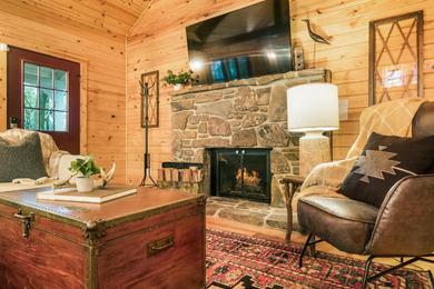 Holiday home Pattersons Cabin - Nature Retreat - 10 Mi to DT Eureka Springs