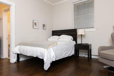 Apartments Historic HP Studio with Fast Transit to UChicago & DT by Zen Rentals