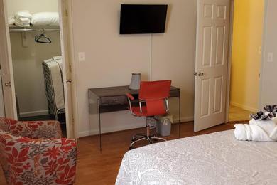 Apartments RELAXING 3 BR WITH FREE PARKING AT THE SEQUOIA